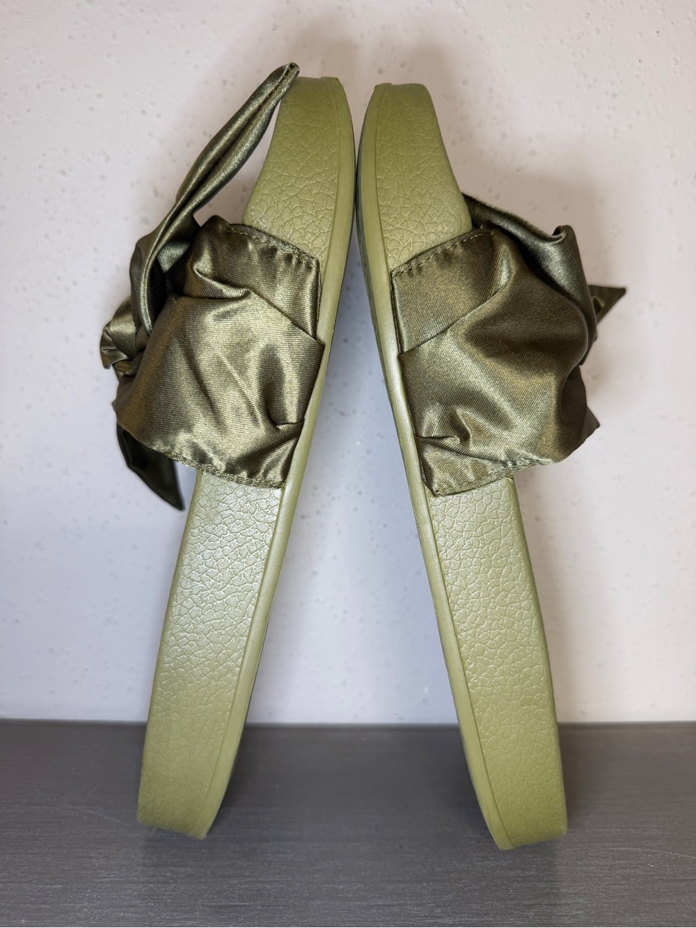 Fenty X Puma Rihanna Satin Bow Slides Flip Flop Sandals Olive Women’s Size 5 - Picture 7 of 9
